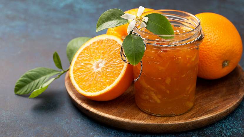 Adventní pomerančová marmeláda s rumem pro dospěláky na zahřátí