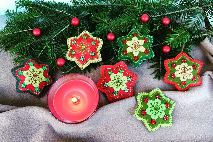 Vánoční ozdoby si můžete vyrobit z plsti (Zdroj: Simona Sedláčková)