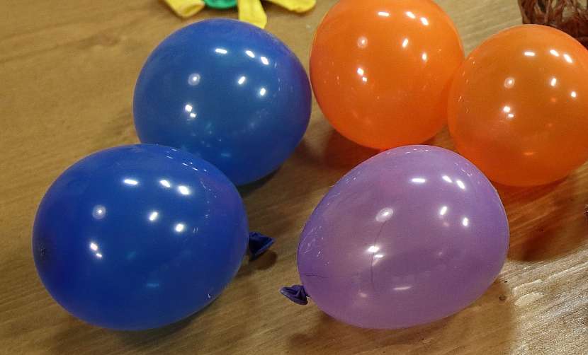 Balonky si nafouknete do potřebné velikosti