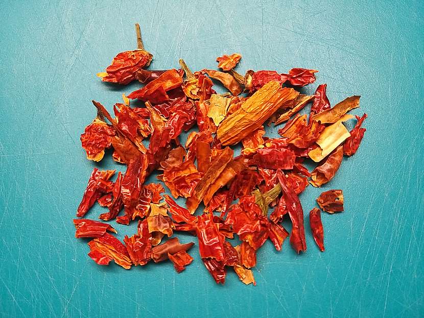 Sušené chilli papričky jsou vhodné k výrobě zábalu, tinktury nebo masti