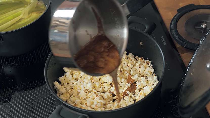 Popcorn ochutíme slaným karamelem