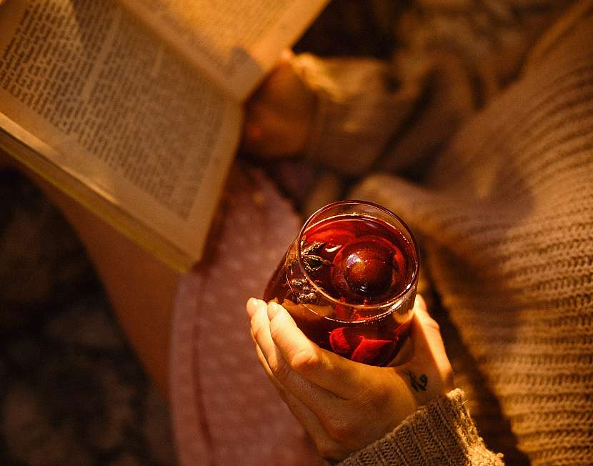 Podzim v hrnku: Voňavý teplý punč se švestkou a kořením