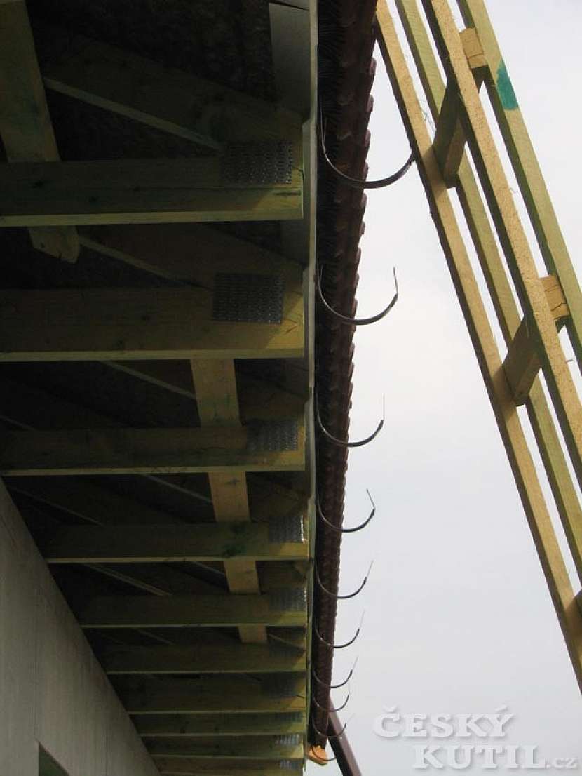 Dřevostavba na vlastní kůži 30. díl - hotová střecha