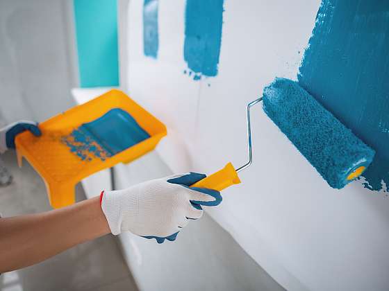 Výmalba interiéru - nářadí a pomůcky pro malíře (Zdroj: Depositphotos)