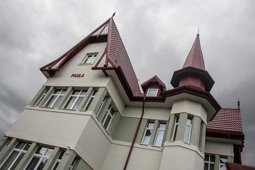 Vila Paula ve Vysokých Tatrách vznikla v 90. letech 19. století. Její vzhled oživila před dvěma lety ocelová střešní krytina Ruukki. Podívejte se!