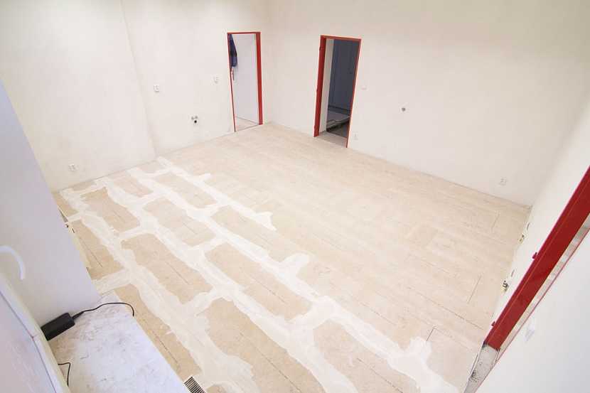 Nová podlaha snadno a rychle - suchá plovoucí podlaha