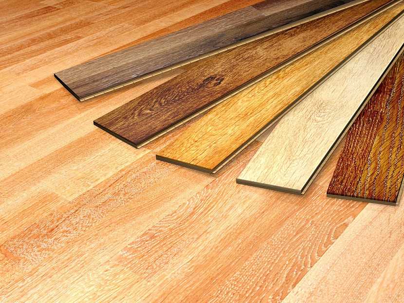 Při použití dřevěné plovoucí podlahy máte velký výběr z dřevin, kreseb a barev