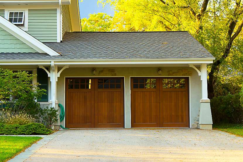 Vybíráte nová vrata do garáže a nevíte, pro jaká se rozhodnout? (Zdroj: Depositphotos)