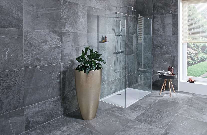 Sprchové stěny Pure povznesou každodenní sprchování na výjimečný zážitek