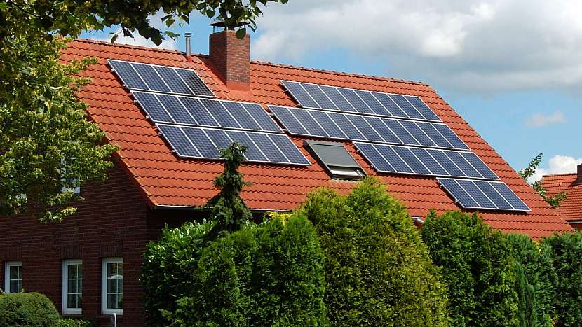 Solární panely lze instalovat i na starší stavby