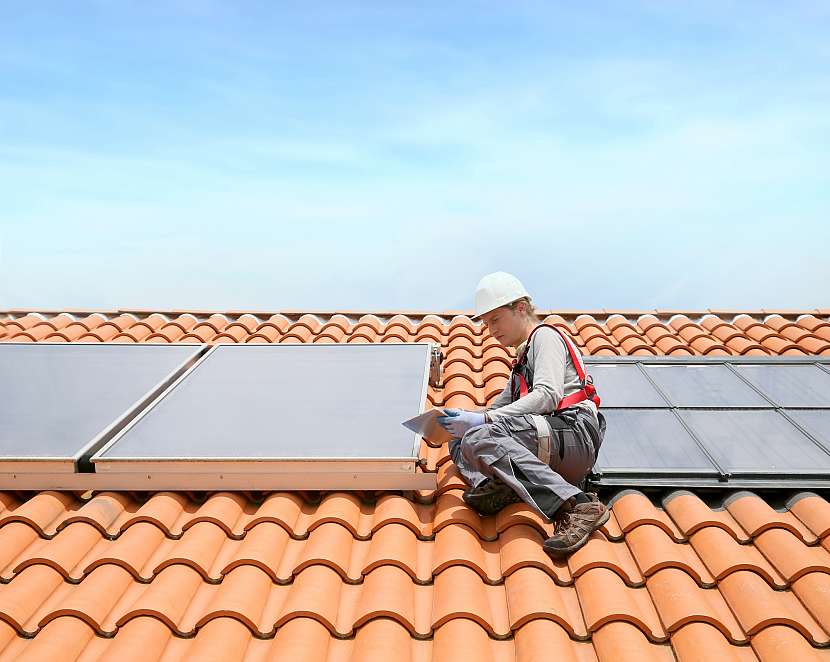 Střešní doplňky usnadní montáž solárních systémů (Zdroj: Depositphotos (https://cz.depositphotos.com))