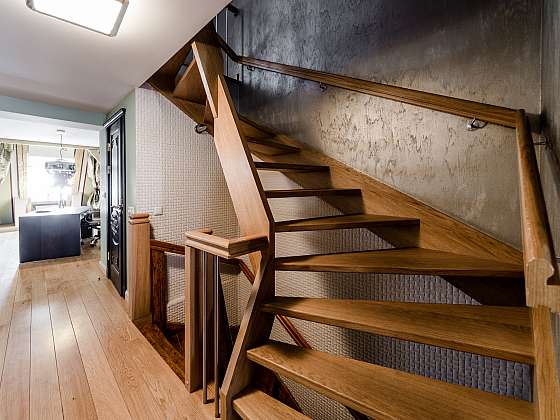 Jak postavit schodiště v interiéru? (Zdroj: Depositphotos (https://cz.depositphotos.com)
