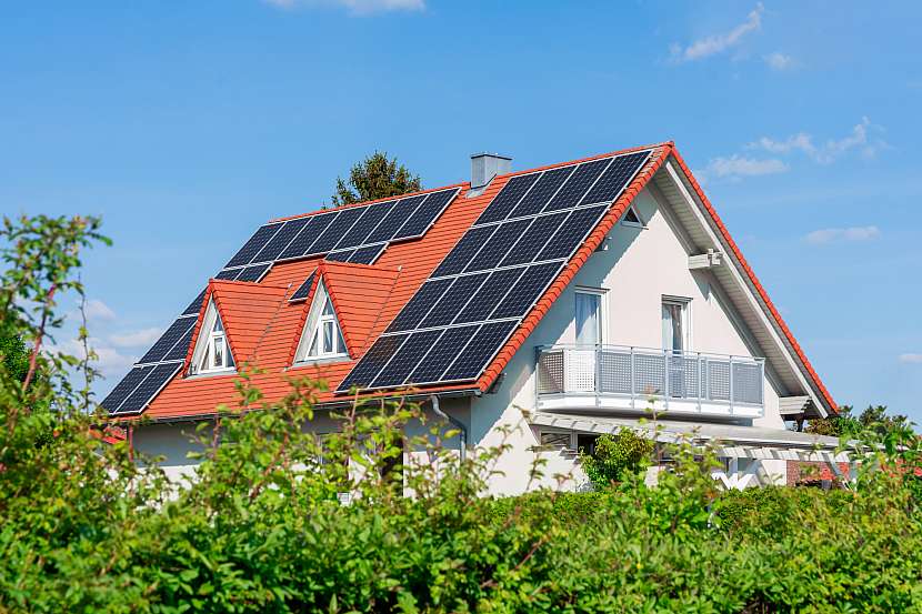 S fotovoltaickou elektrárnou dlouhodobě ušetříte na pravidelných výdajích za energie (Zdroj: Depositphotos)