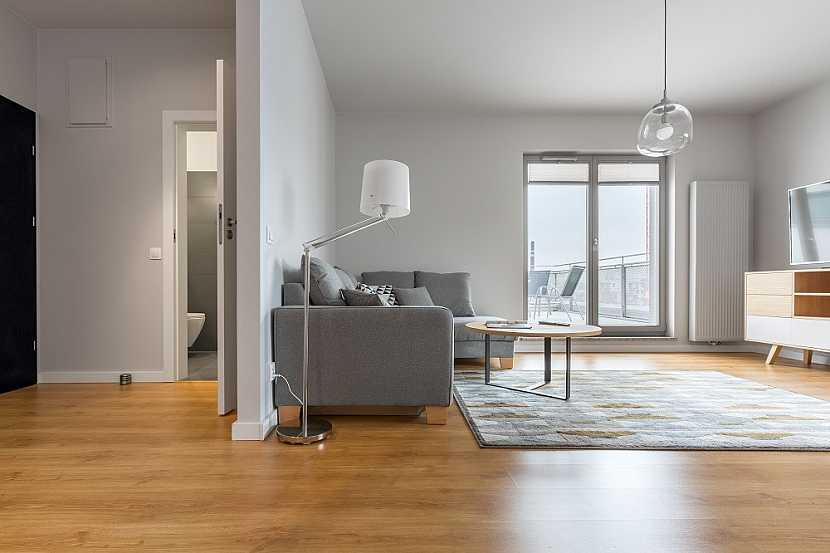 Možná i Vy bydlíte v panelovém bytě a Vaším snem by bylo mít doma krásnou masivní podlahu. Podlahy Feel Wood se hodí i do panelových bytů!