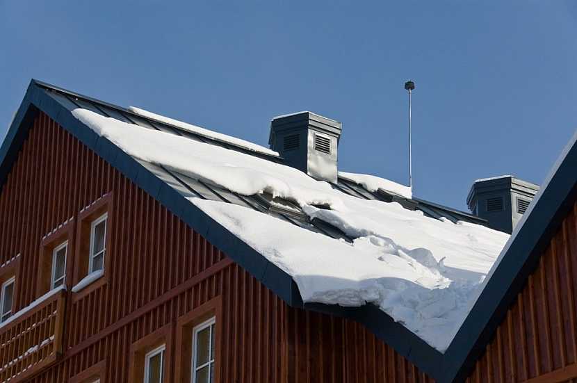 Bezpečná střecha a její snadná kontrola v zimě i v horku