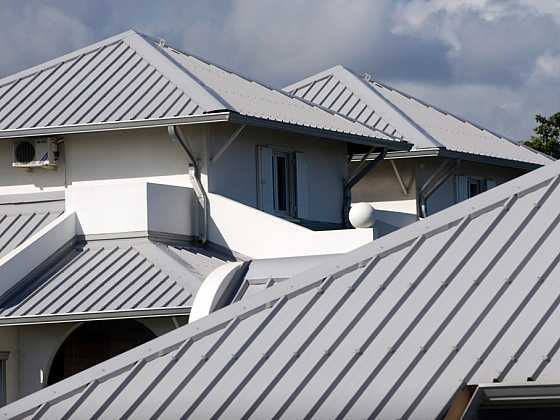 Plechové střechy a oplechování budov