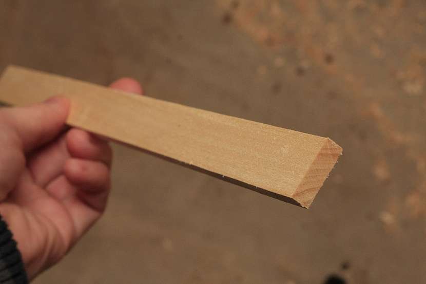 Lať na dřevěný omítník musí být rovná