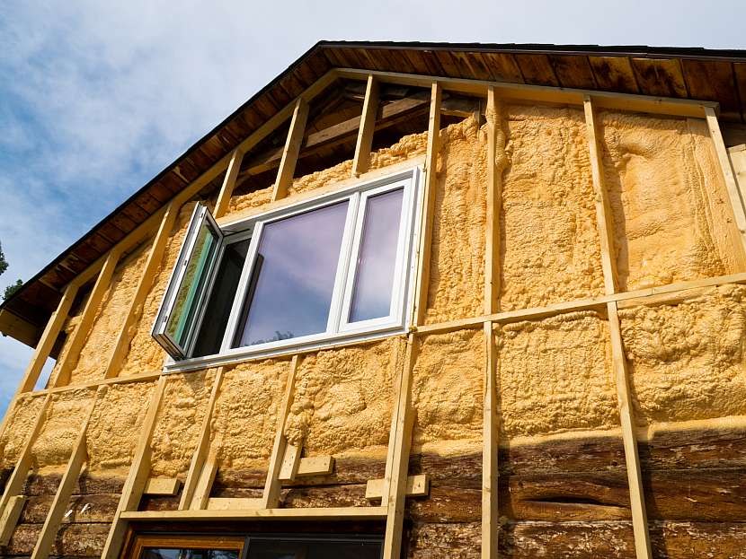 Zateplení domu a výměna oken si vyžadují asi největší stavební zásahy