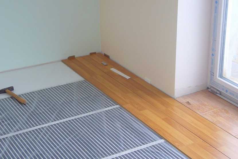 Podlahové topné systémy – typy a instalace