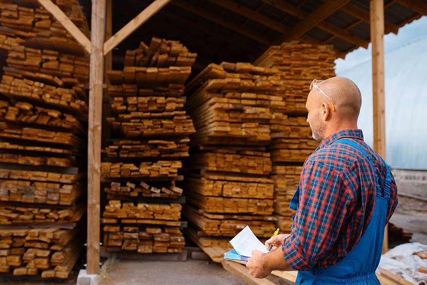 Kvalita kupovaného dřeva rozhodne o konečné ceně. Nebojte se chtít slevu
