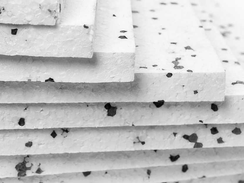 Polystyrenové desky jsou nenasákavé a vhodné do vlhkého prostředí