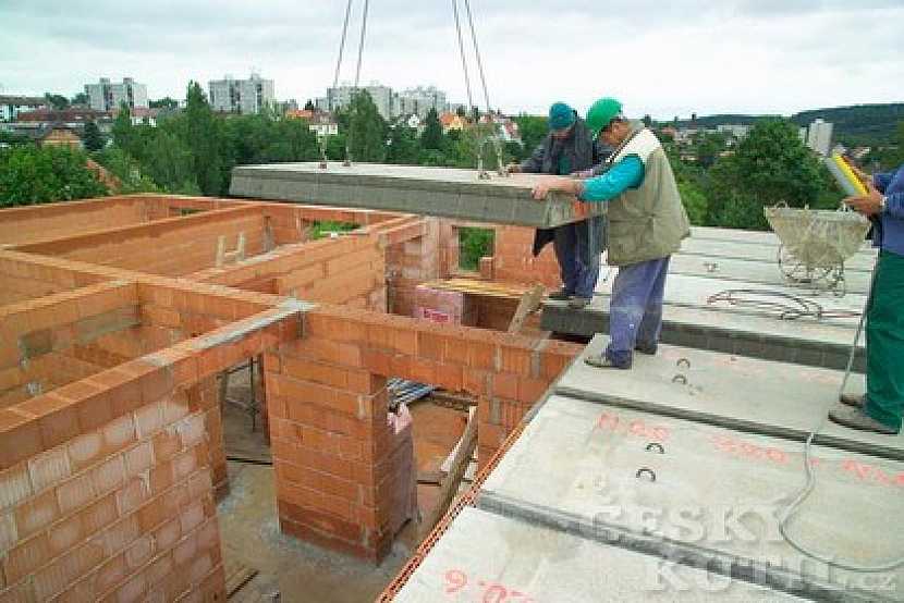 Betonové skládané stropní konstrukce BSSP jsou od roku 2006 doplněny do sortimentu klatovské firmy Betonové stavby – Group s.r.o. Jaké jsou?