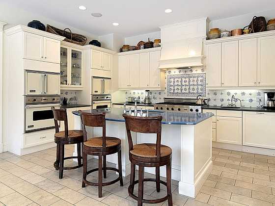 Výběr vhodné podlahy do kuchyně nám zpříjemní vaření a usnadní úklid