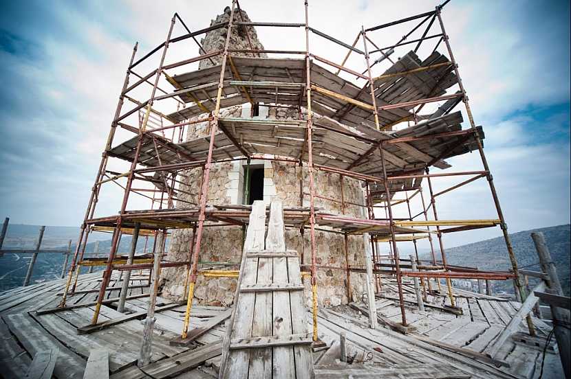 I taková stará, historicky významná věž může projít kompletní rekonstrukcí