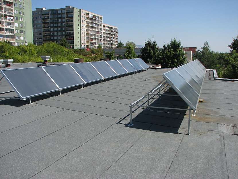 Vývoj solárních systémů a instalace kolektorů Regulus
