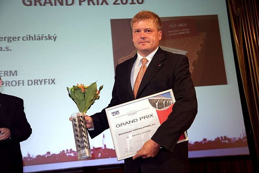 Broušená cihla POROTHERM 44 EKO+ Profi DRYFIX získala nejvyšší ocenění - GRAND PRIX FOR ARCH 2010. Za jaké výhody jej dostala? Čtěte!