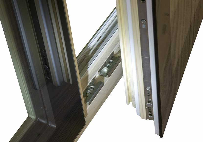 Kontrolu a údržbu kovových částí okna je potřeba provádět pravidelně
