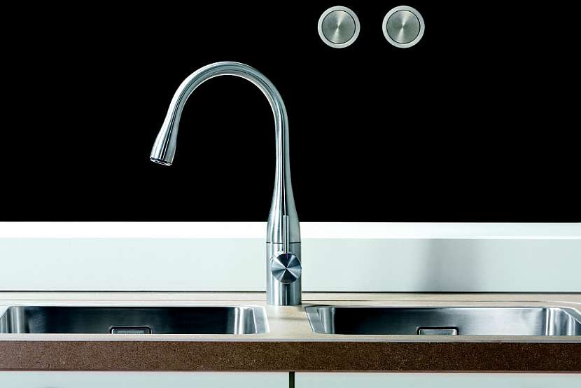 Dělá vám starosti spotřeba vody? V tomto článku vám představíme šetřiče vody určené pro umyvadla a sprchy od české firmy Watersavers.