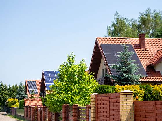 I střecha starého rodinného domu může posloužit pro zřízení fotovoltaiky (Zdroj: Depositphotos (https://cz.depositphotos.com))