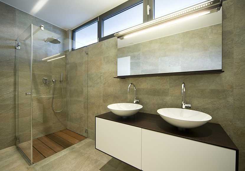 Udělat bezbariérovou koupelnu z materiálů pro suchou výstavbu není problém. Na stěnu použijte desky Powerpanel H2O, na podlahy fermacell Powerpanel TE.