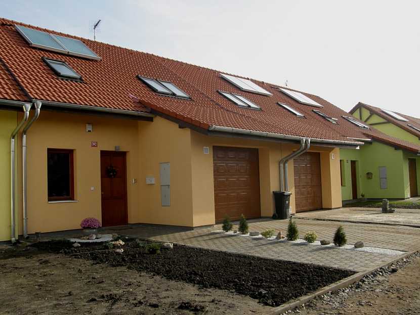 Víte, jak postavit dům, který ušetří majitelům až pětašedesát procent provozních nákladů? To umí pórobetonové tvárnice firmy H+H Česká republika.