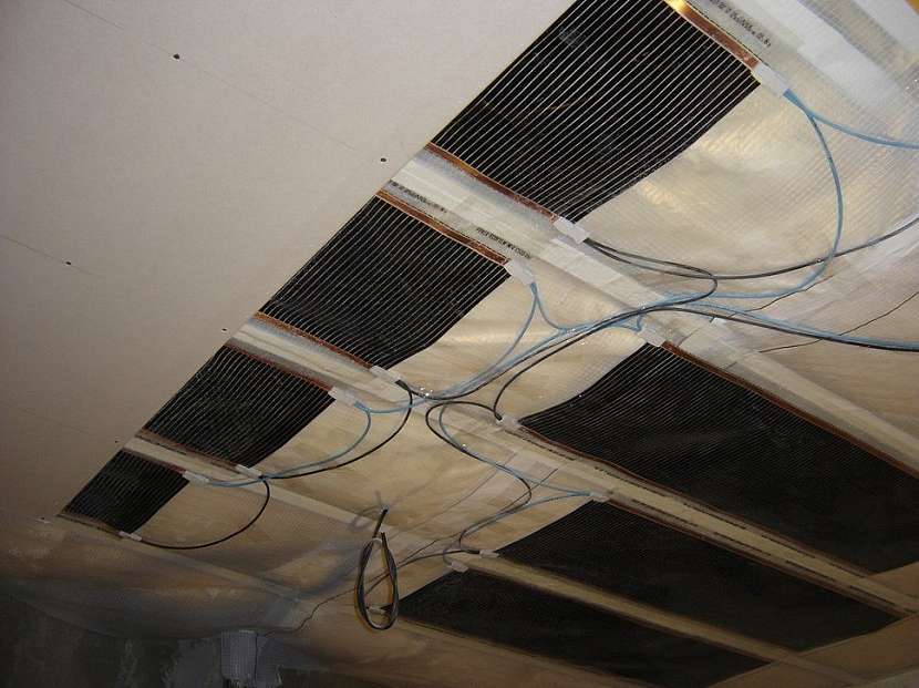 Mladí manželé zvolili při rekonstrukci garsonky z 30.let elektrické stropní vytápění