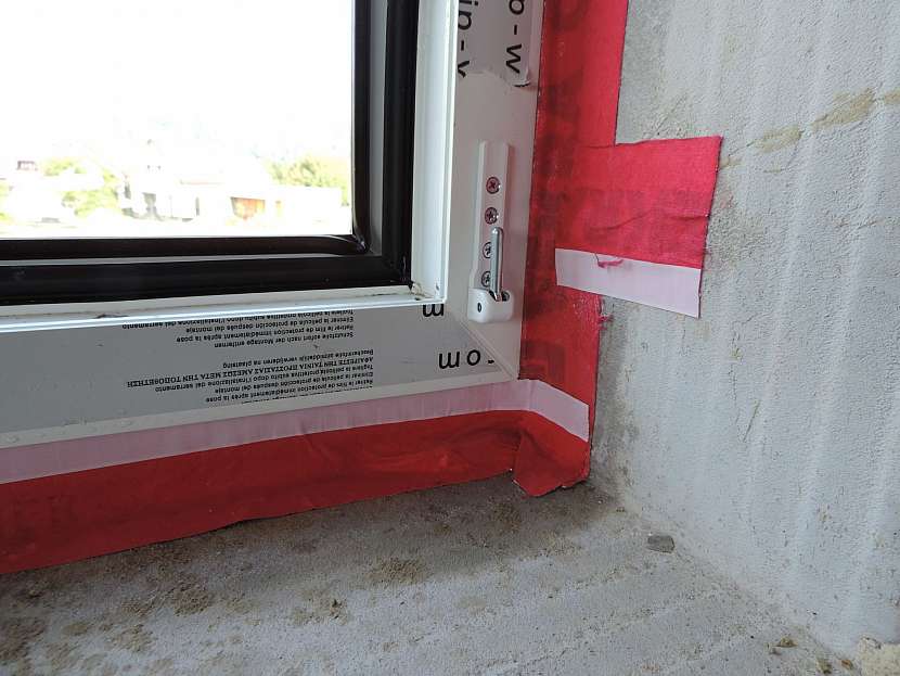 Správné zalepení rohu okna ochrannými fóliemi